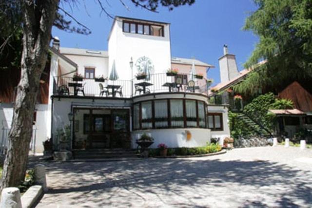 Lh Albergo Il Paradiso Pescasseroli Exterior photo