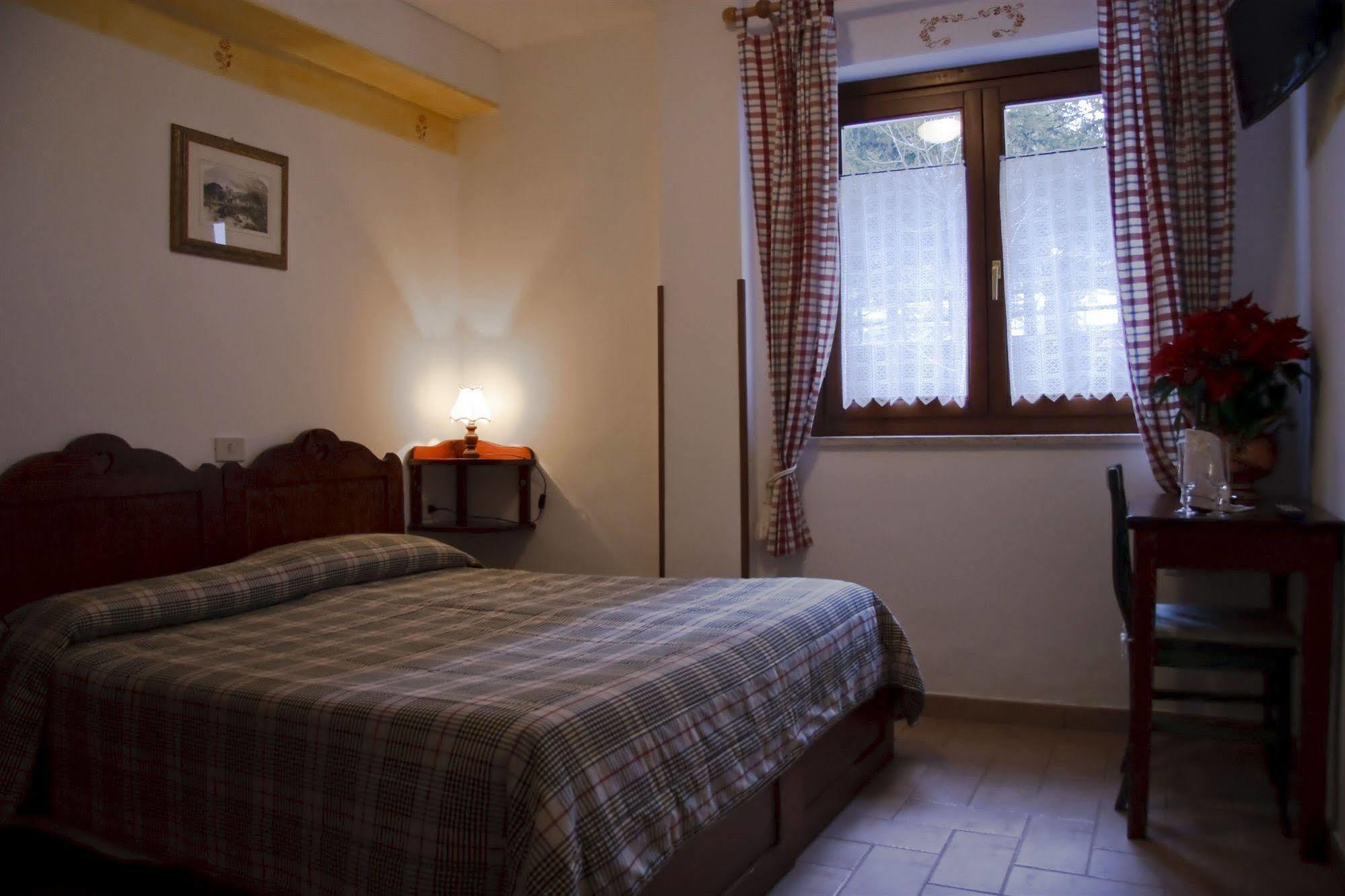 Lh Albergo Il Paradiso Pescasseroli Exterior photo